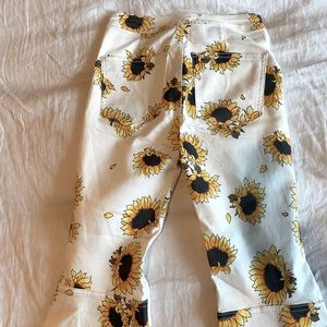 Super cute sunflower flares! Free people size 25